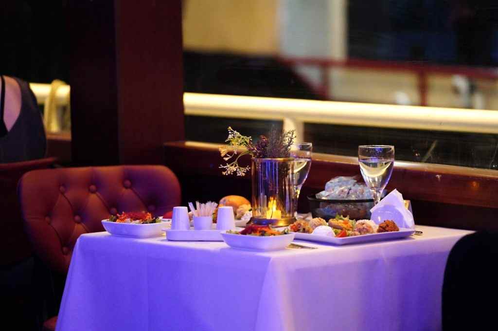 PRIVATE WINDOW SIDE STANDART TABLE WITH HOTEL PICK UP