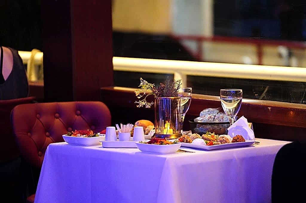 PRIVATE WINDOW SIDE STANDART TABLE WITH HOTEL PICK UP AND WITH UNLIMITED ALCOHOL