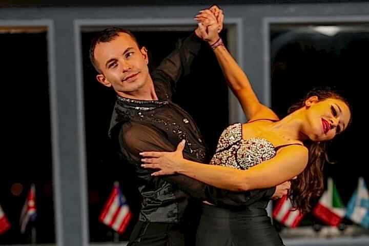 Dinner Cruise Bosphorus Only Turkish Show ( Entertainment) + Hotel Transfer ( Front of Show Vip Table )